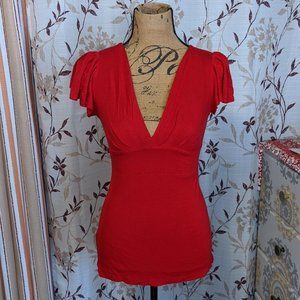 Wrapper, Red Shirt with a back tie. Size: M.